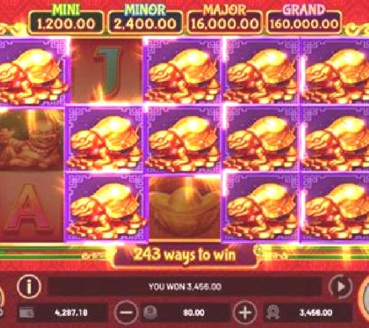 3 Combo Lucky Crackers slot machine