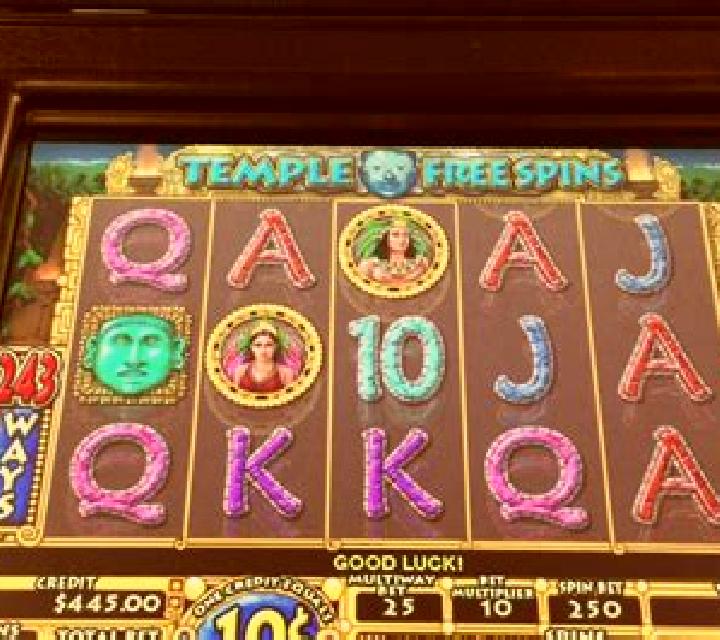 Triple Stacked Diamonds slot